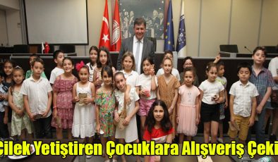 Çilek Yetiştiren Çocuklara Alışveriş Çeki!