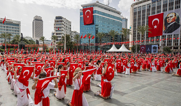 İzmir’de 23 Nisan Coşkusu Kentin Dört Bir Yanını Saracak!