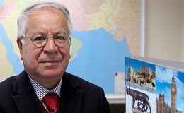 Prof. Dr. Mustafa Kaymakçı Kitabını İmzalıyor!