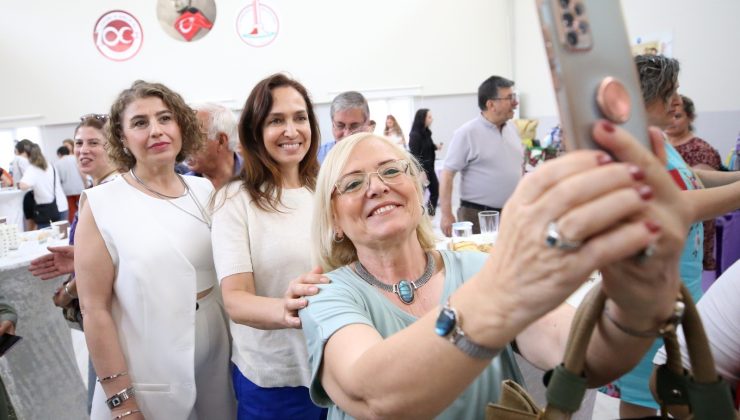 Karşıyakalı Kadın Kursiyerlerden Renkli Açılış!