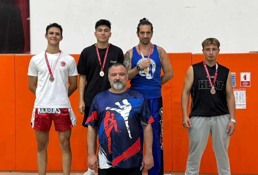 Kick Boks’ta Altın Madalyalar Karşıyakalı Sporcuların!