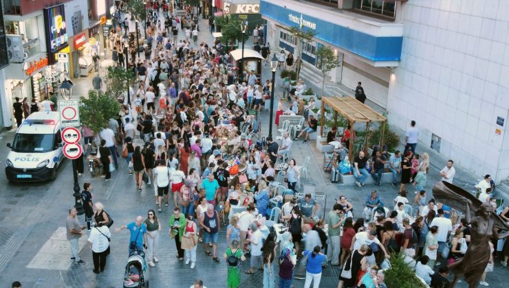 Karşıyaka’da “Gece Pazarı” Her Perşembe Açılmaya Devam Edecek!