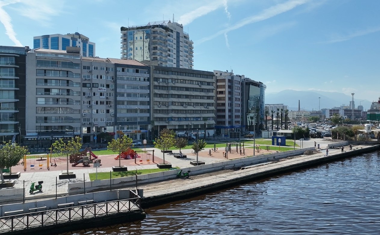 Kordon’da Deniz Taşkınlarını Önlemek İçin Yoğun Tempo!