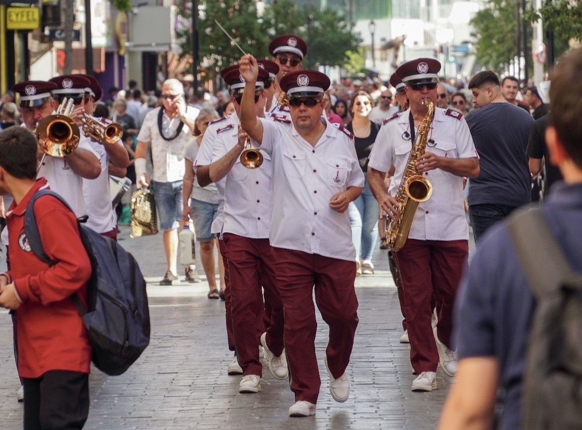 Karşıyaka Belediye Bandosu’ndan Coşku Dolu Sokak Konserleri!