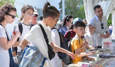 İzmirliler Kitap Fuarı’na Akın Etti!