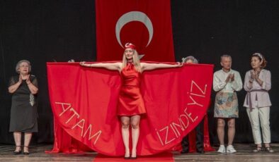 Karşıyaka’nın Bilge Çınarlarından Renkli Defile!