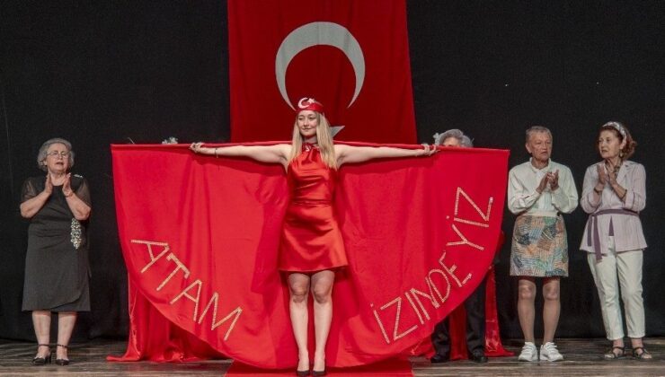 Karşıyaka’nın Bilge Çınarlarından Renkli Defile!