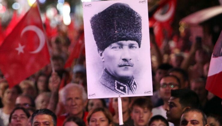 Binlerce Karşıyakalı Fener Alayında Buluştu!