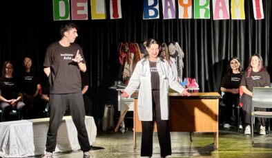 Genç İzmir’den Tiyatroseverlere “Deli Bayramı” Oyunu!