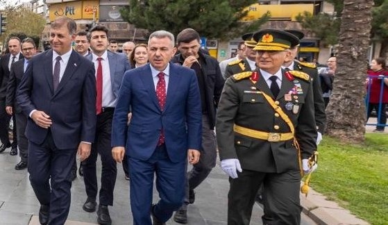 İzmir’de Cumhuriyet Bayramı Kutlamaları Başladı!