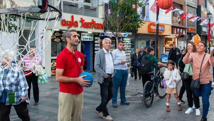 Karşıyaka Hergele Meydanı’nda Basketbol Potası Kuruldu