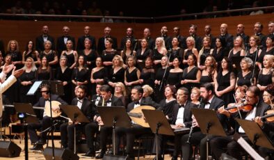 İzmir Büyükşehir Belediyesi Korosu “Sonbahar Şarkıları”yla Yüreklere Dokundu!