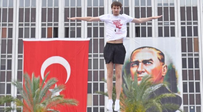 İzmir’de 19 Mayıs Coşkusu Tüm Kenti Sardı!