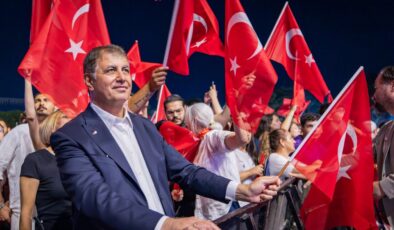 Başkan Cemil Tugay “Zafer Bayramı’mız Kutlu Olsun!”