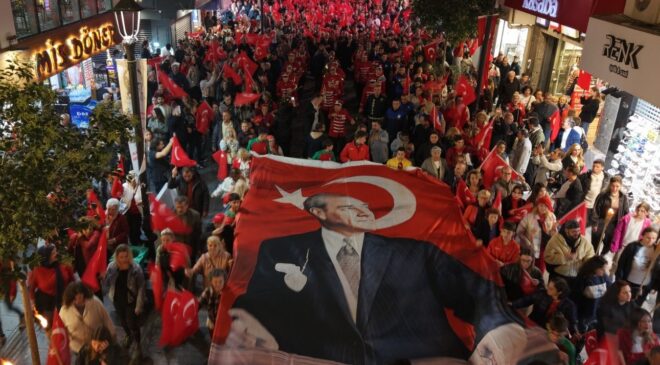 Karşıyaka Cumhuriyet Aşkıyla Tek Yürek!