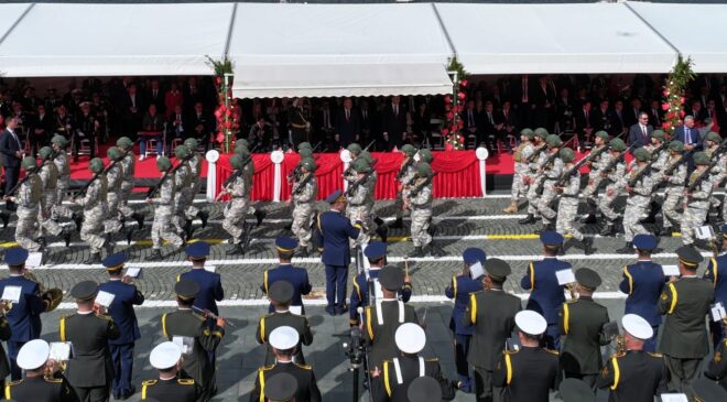 İzmir’de Cumhuriyet Coşkusu Meydanlara Sığmadı!