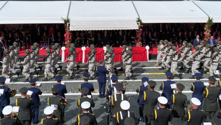 İzmir’de Cumhuriyet Coşkusu Meydanlara Sığmadı!