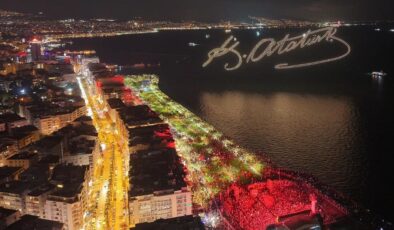 İzmir’de Cumhuriyet Coşkusu Gökyüzüne Taştı!